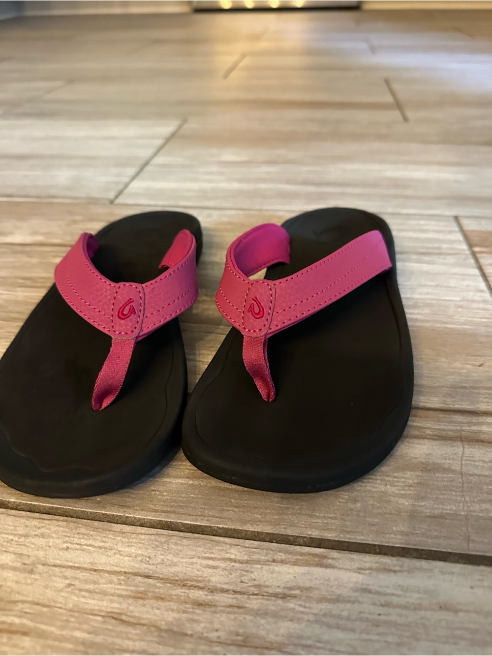 OluKai women’s  orchid  Flip Flop Sandals - Picture 6 of 6